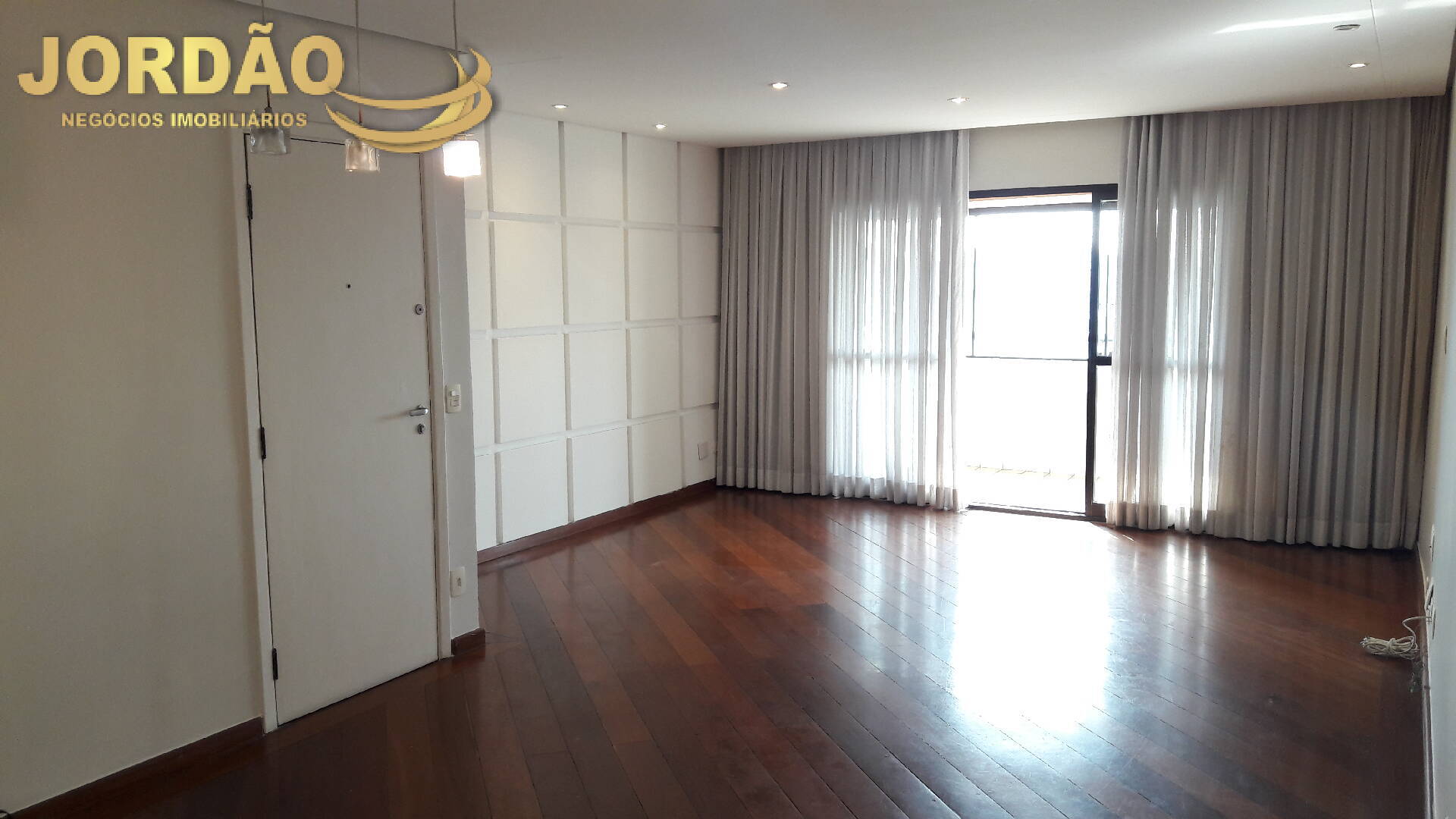 Apartamento para alugar com 4 quartos, 158m² - Foto 2