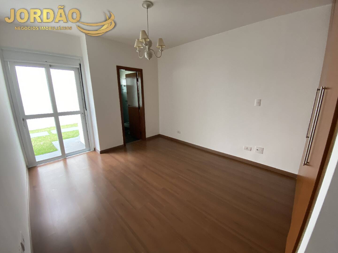 Casa de Condomínio para alugar com 4 quartos, 335m² - Foto 4