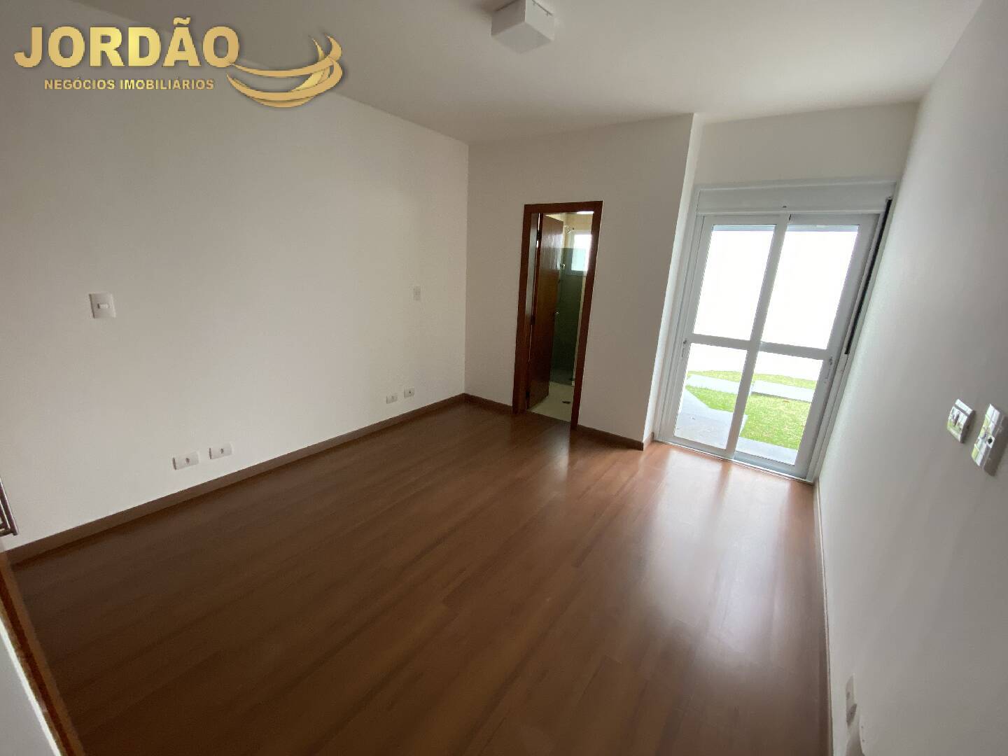 Casa de Condomínio para alugar com 4 quartos, 335m² - Foto 6