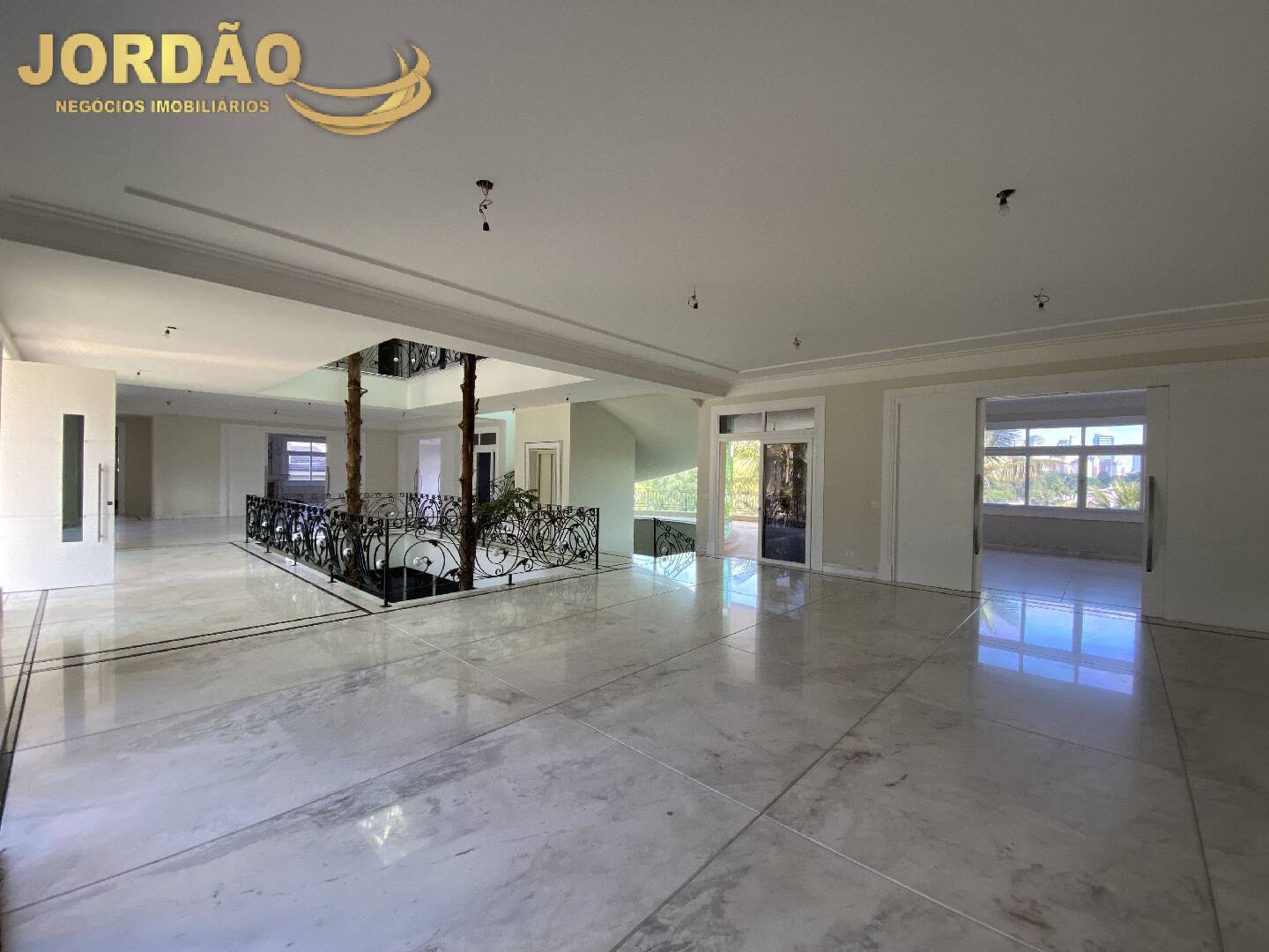 Casa de Condomínio à venda com 8 quartos, 2215m² - Foto 1