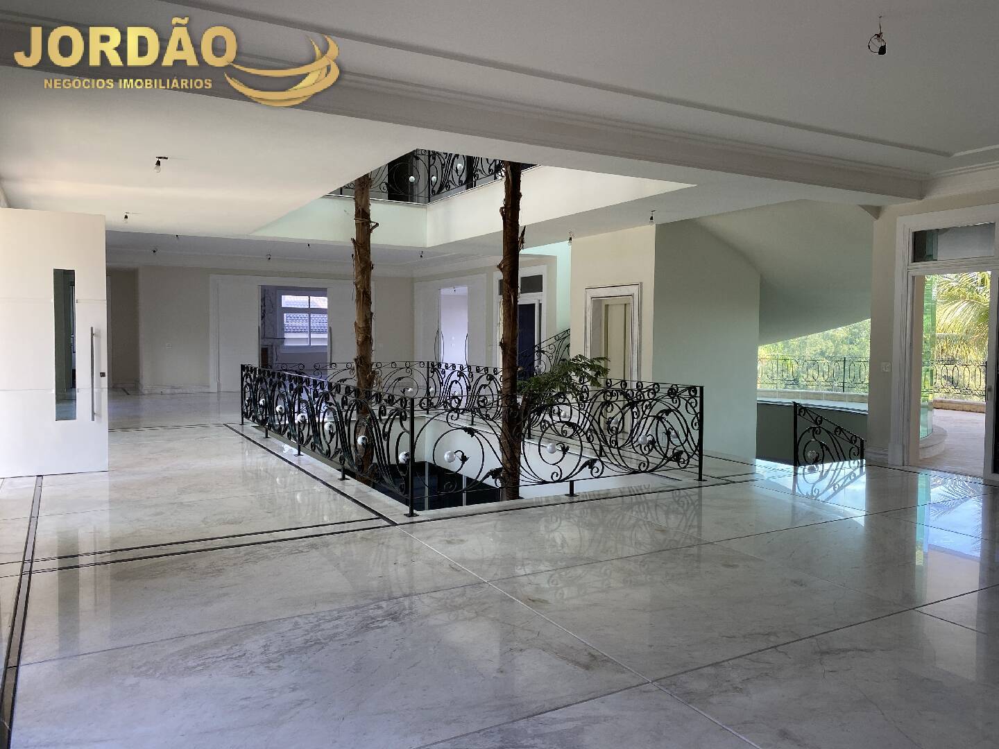 Casa de Condomínio à venda com 8 quartos, 2215m² - Foto 2