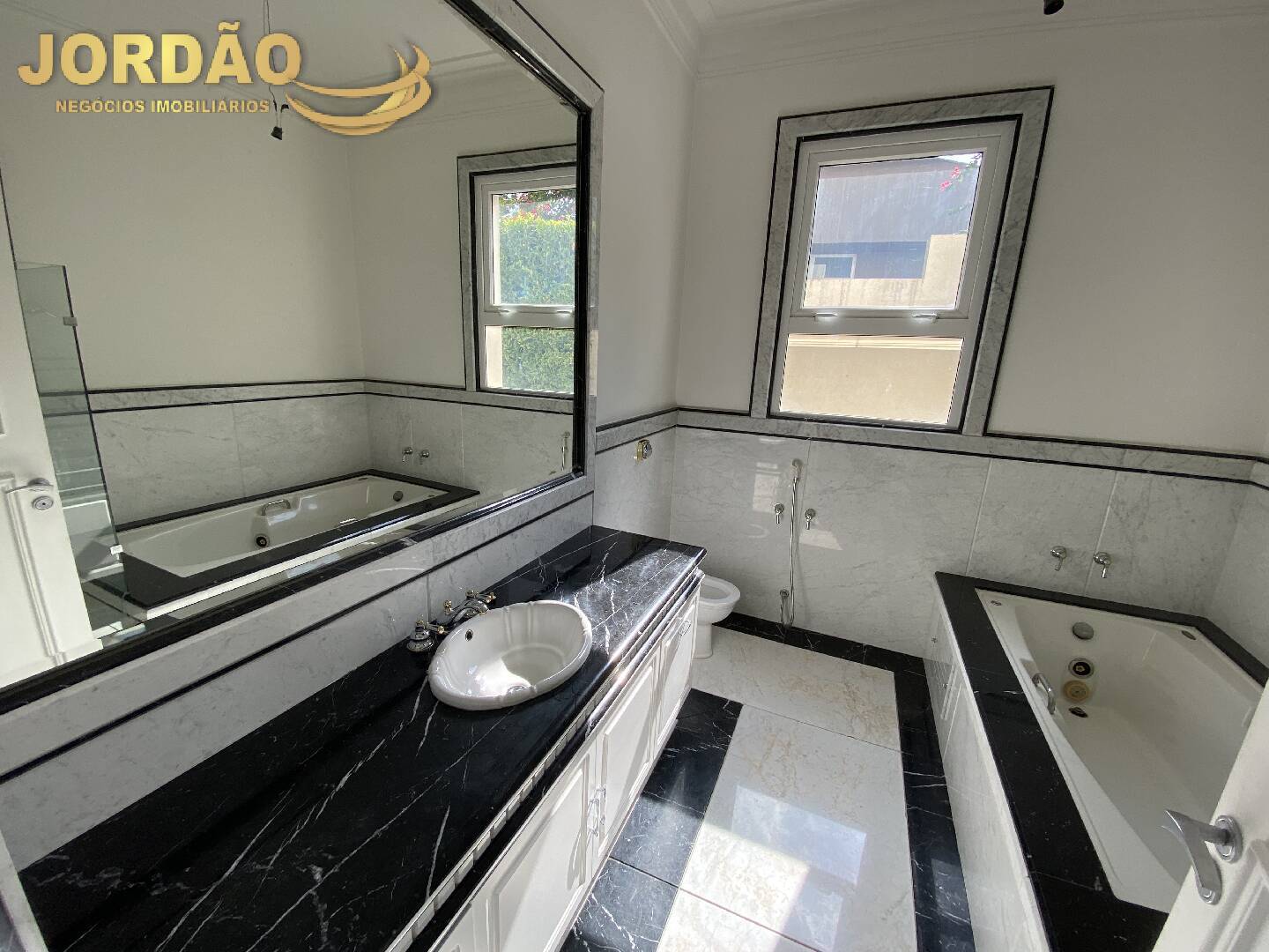 Casa de Condomínio à venda com 8 quartos, 2215m² - Foto 25