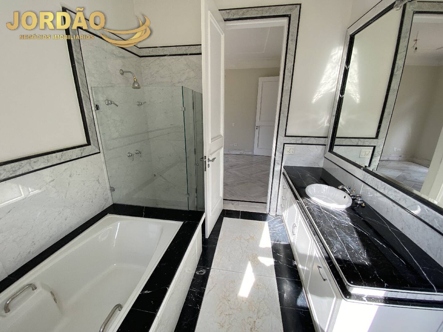 Casa de Condomínio à venda com 8 quartos, 2215m² - Foto 27