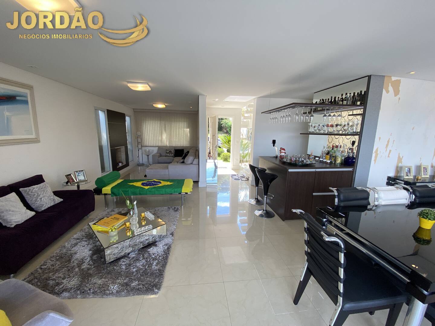 Casa de Condomínio à venda com 4 quartos, 330m² - Foto 3